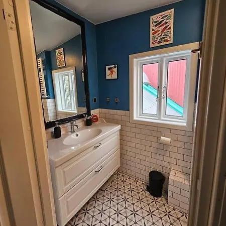 Sunny 2br In Downtown *